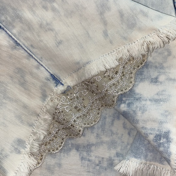 ✨Reduced NWT TORRID shorts - lace & beading - destructed- light wash -Plus Sized - Picture 2 of 14